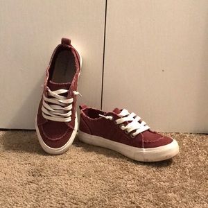 Red tennis shoes-slip on